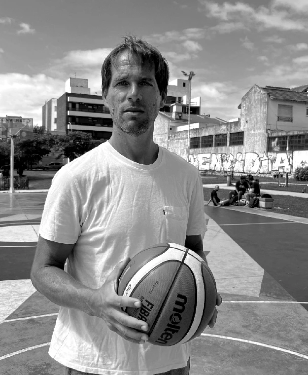 RODRIGO NAVAZO